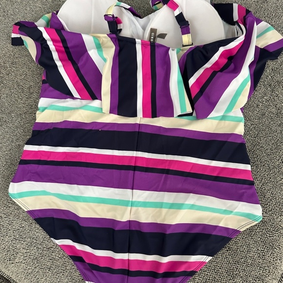 size 2 Torrid stripe onepiece swimsuit wireless - Picture 2 of 5